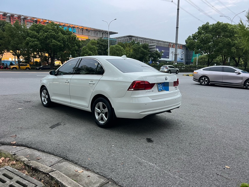 Volkswagen Santana 2017 car image #5