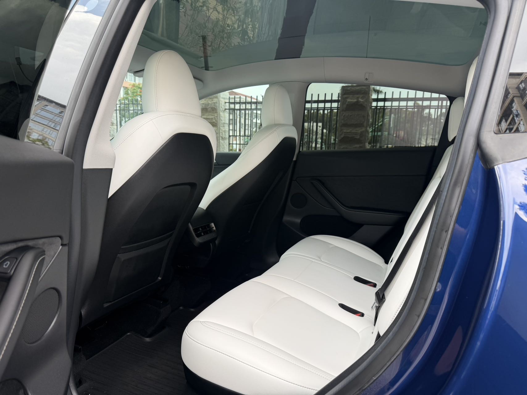 Tesla Model Y 2023 car image #8