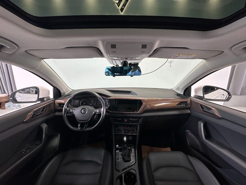 Volkswagen Tharu 2021 car image #6
