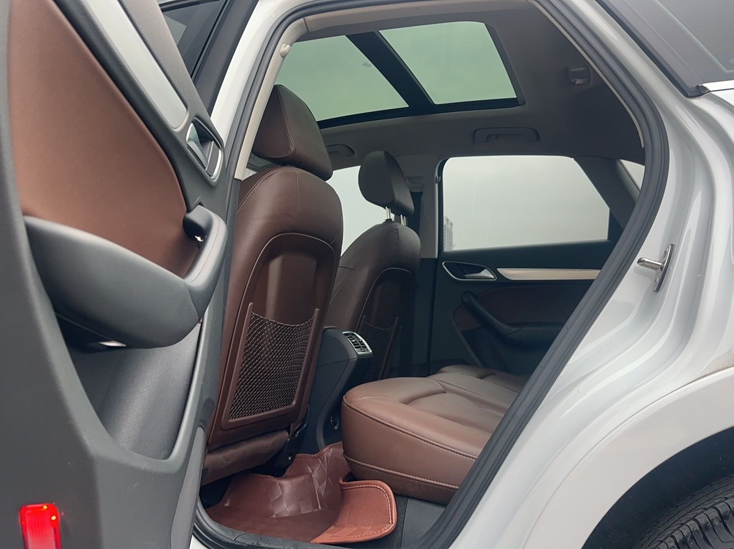 Audi Q3 2015 car image #10