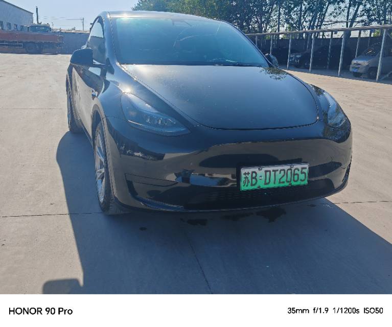 Tesla Model Y 2023 car image #2