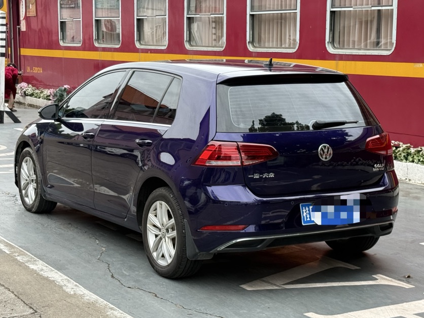 Volkswagen Golf 2019 car image #9