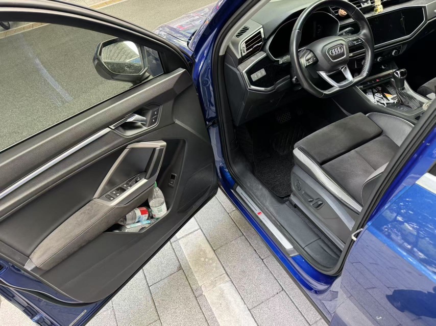 Audi Q3 2019 car image #6