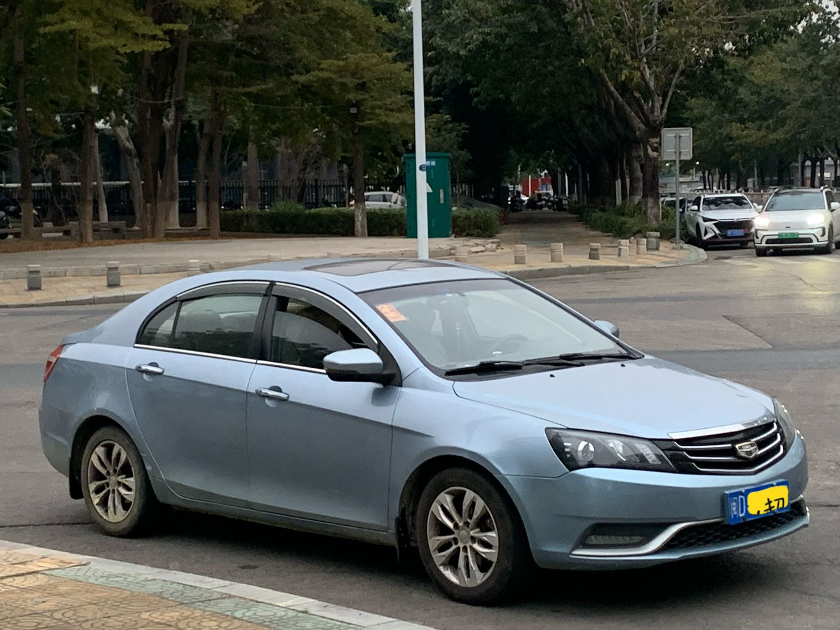 GEELY Emgrand 2014 car image #3