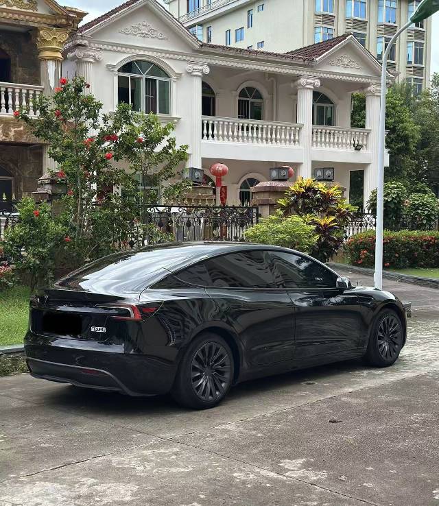 Tesla Model 3 2024 car image #9