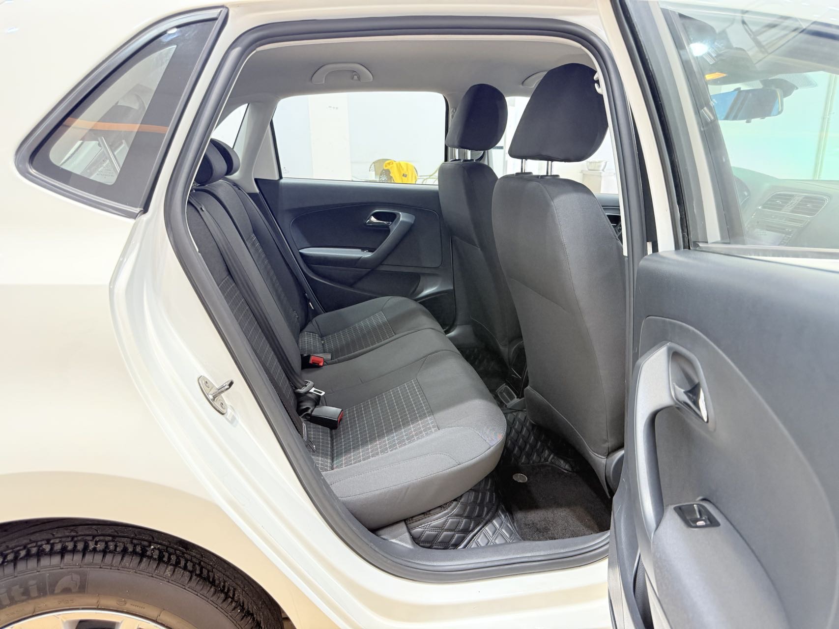 Volkswagen Polo 2014 car image #11