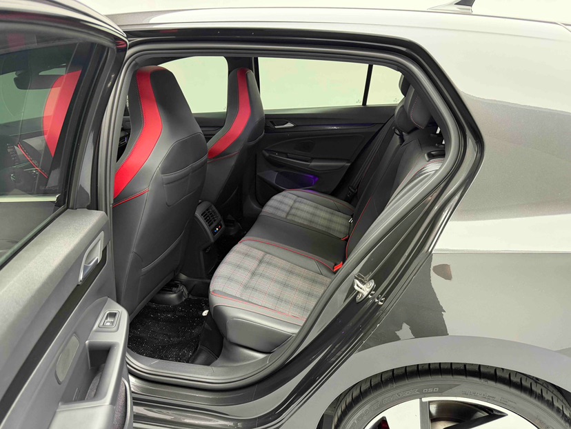 Volkswagen GolfGTI 2024 immagine di auto #5