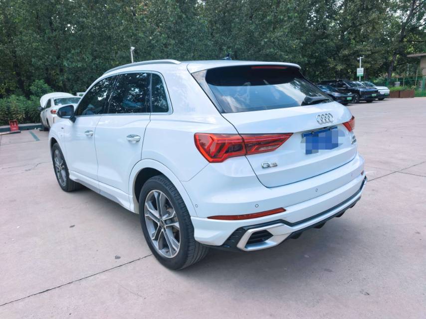 Audi Q3 2026 car image #9