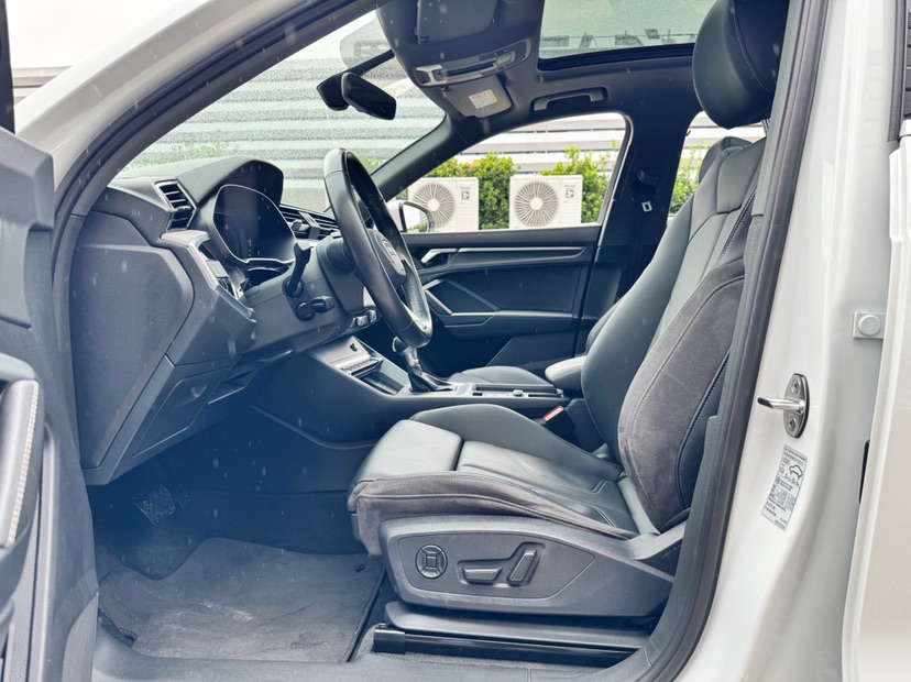 Audi Q3 2023 car image #3