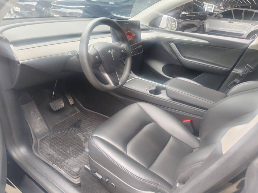 Tesla Model Y 2024 car image #2