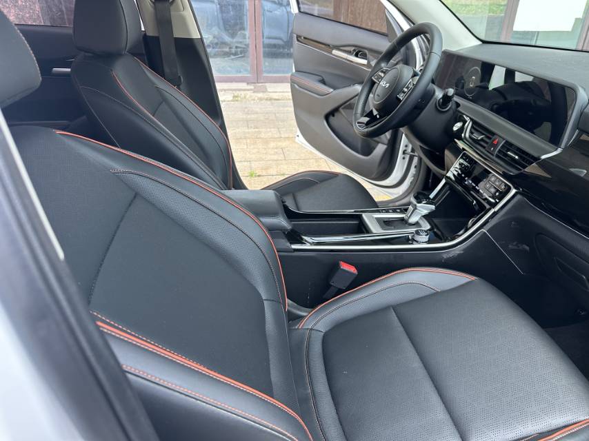 Kia Seltos 2023 car image #9