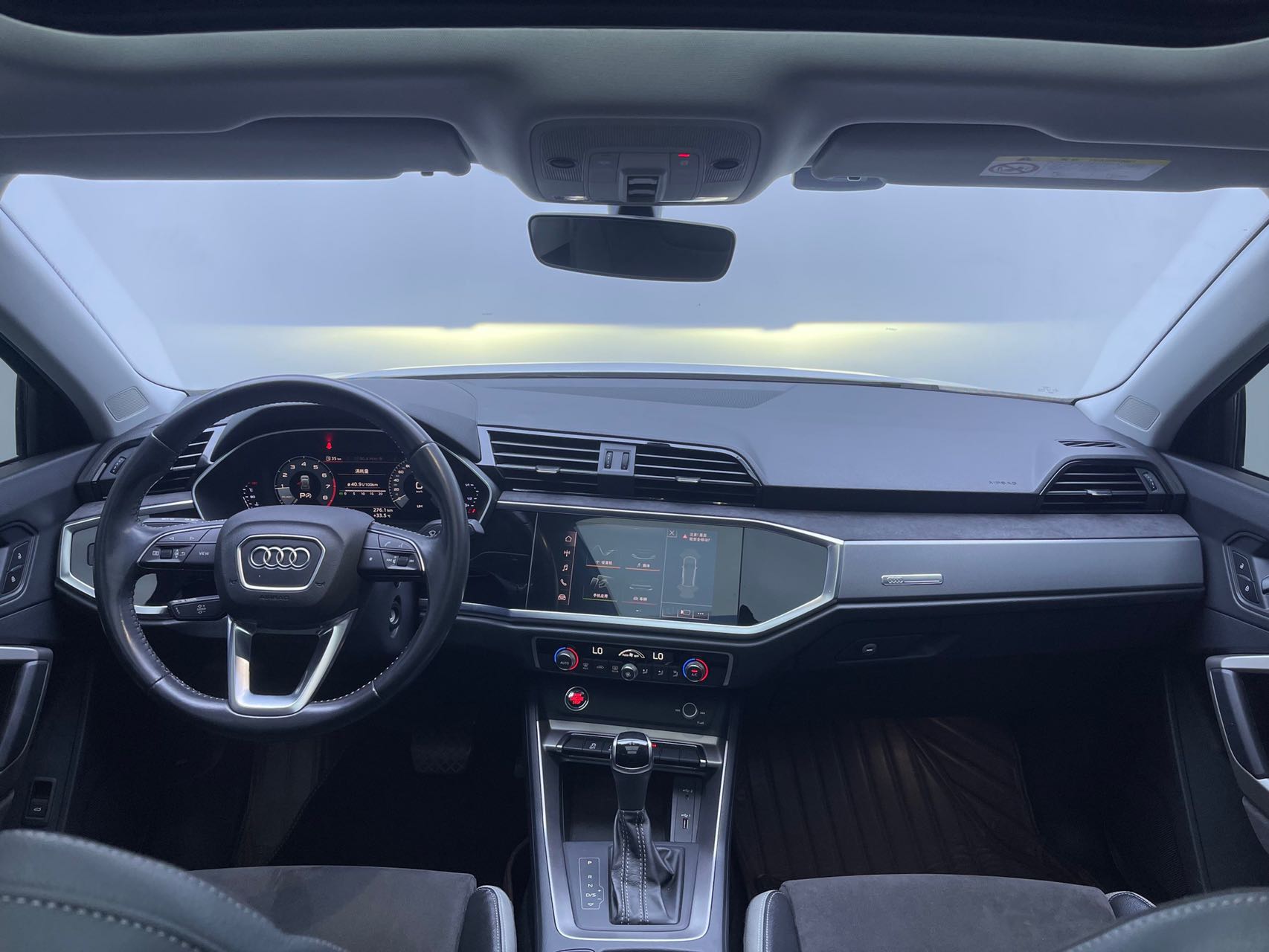 Audi Q3 2020 car image #8