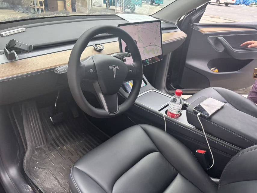 Tesla Model Y 2022 #4 Tesla Model Y 2022 car image #4