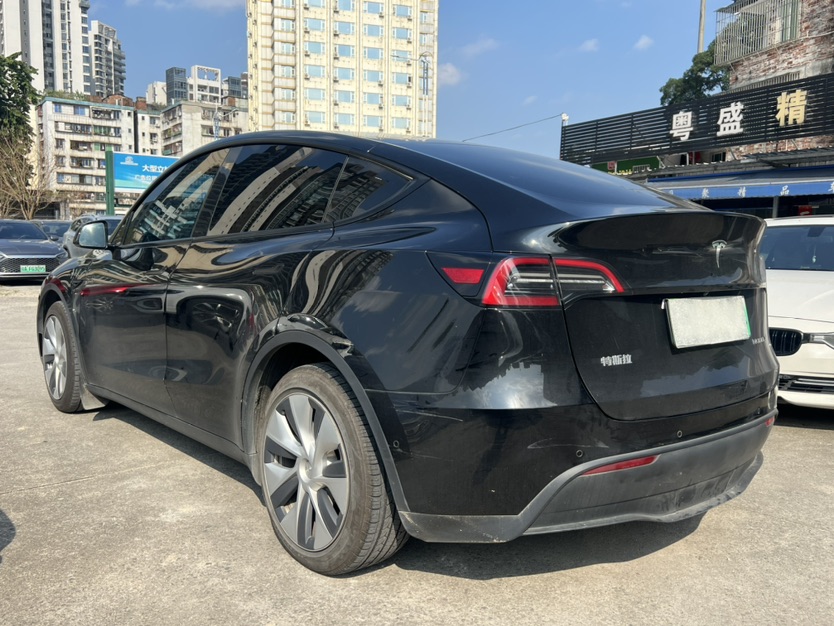 Tesla Model Y 2023 #4 Tesla Model Y 2023 car image #4