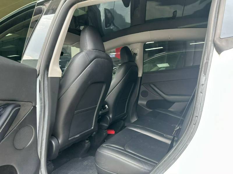 Tesla Model Y 2023 car image #5
