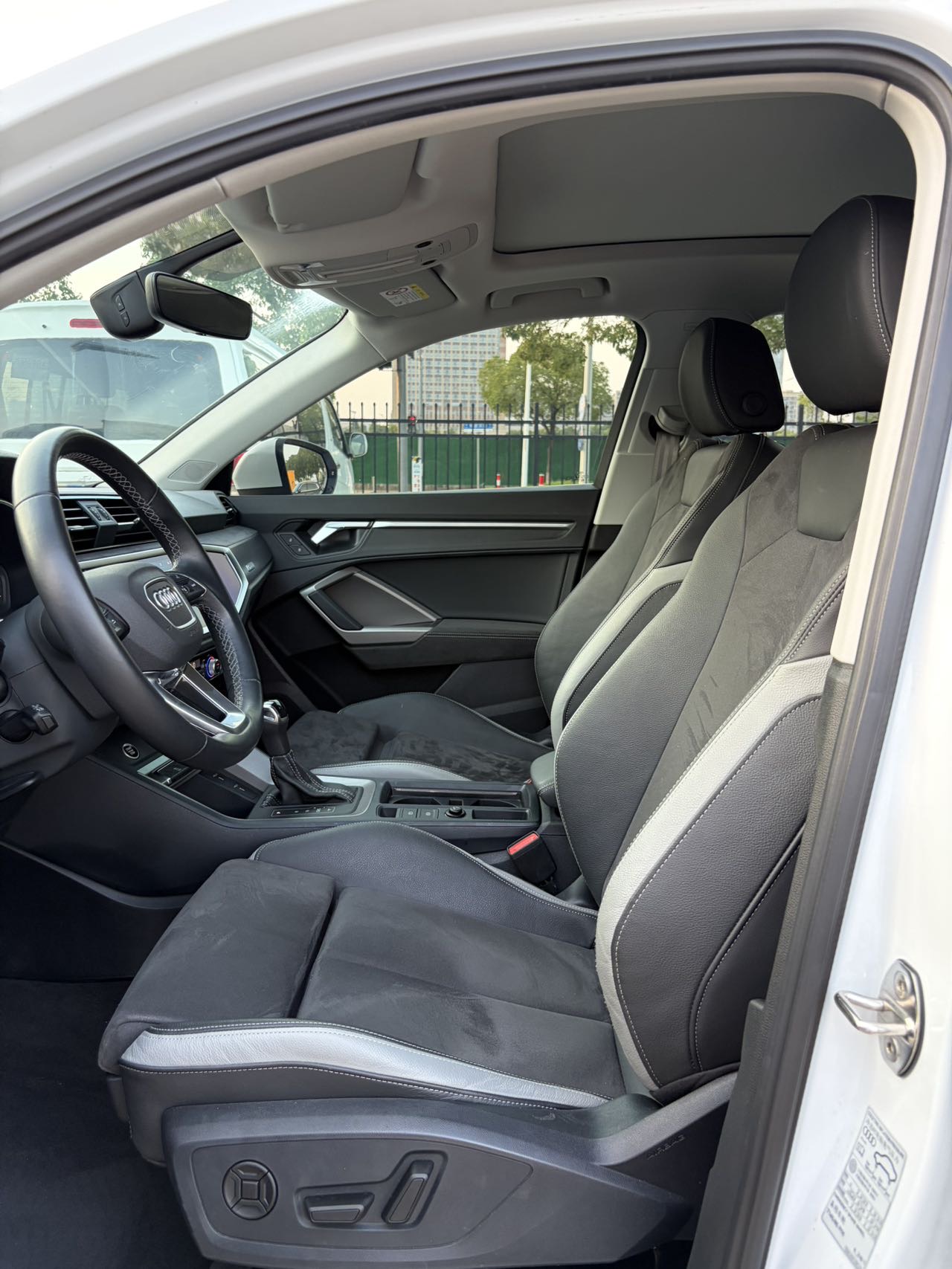 Audi Q3 2022 car image #4