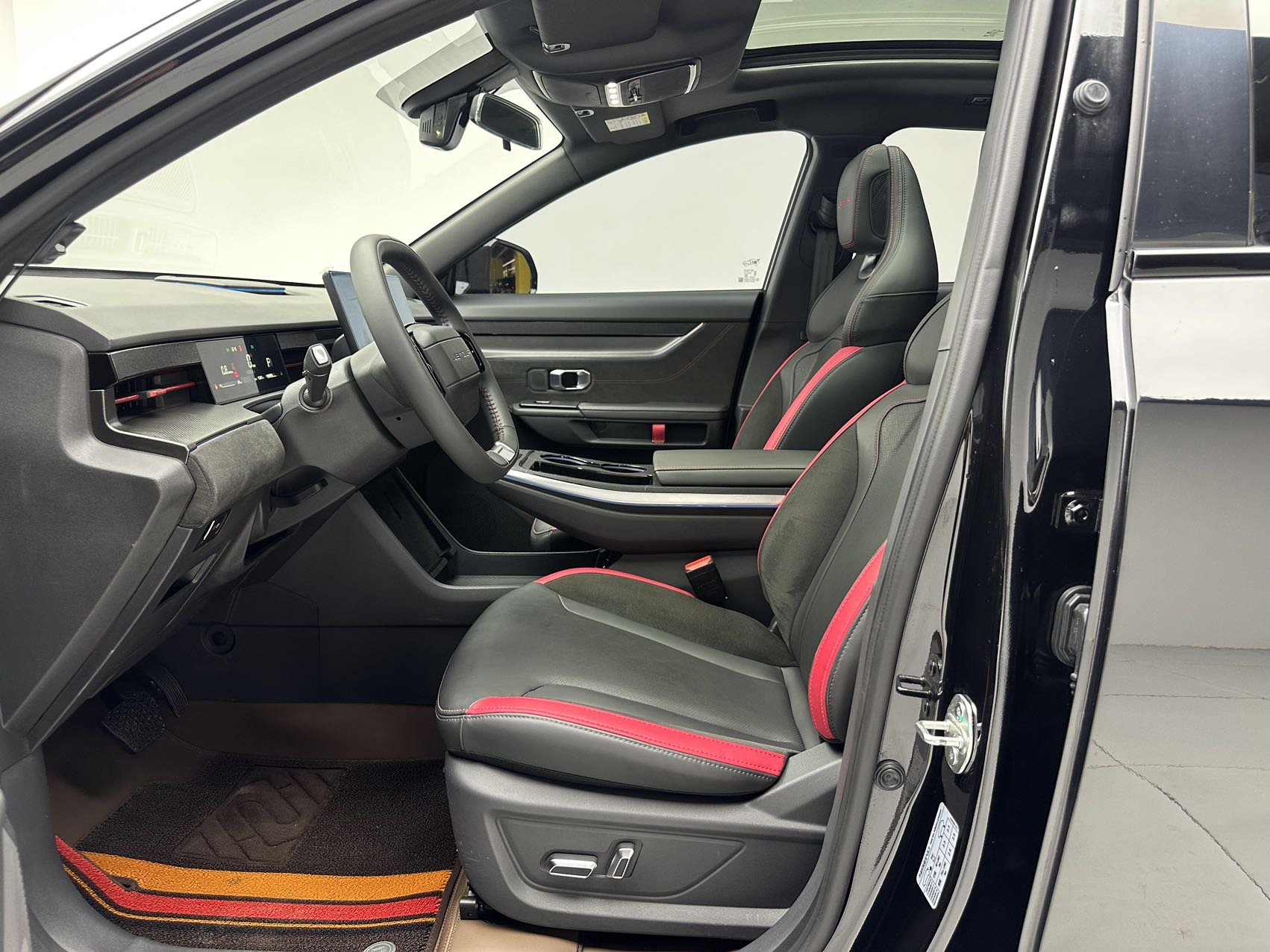 2023 car image #3