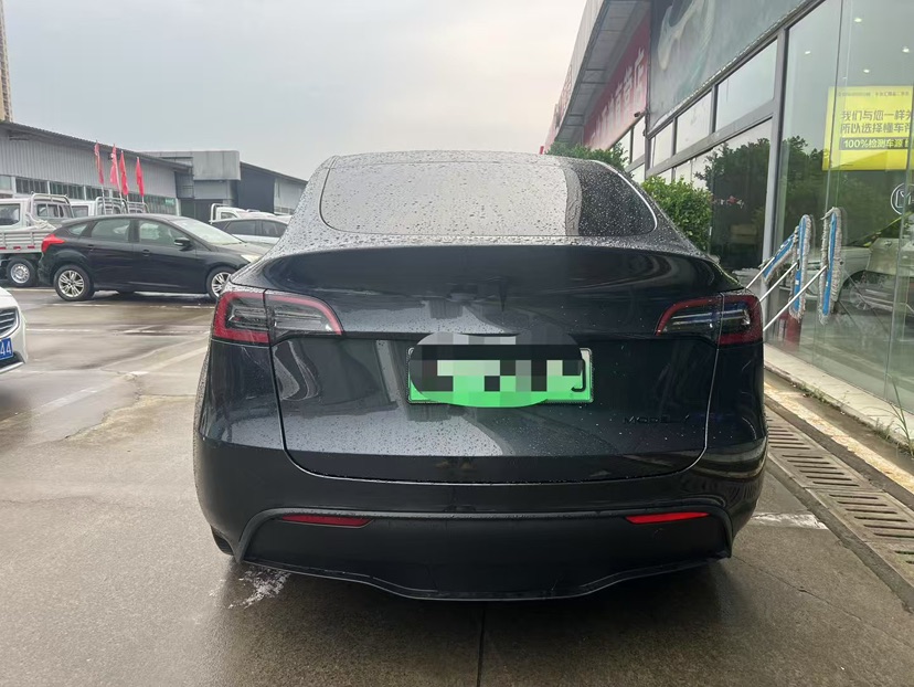 Tesla Model Y 2024 #8 Tesla Model Y 2024 car image #8