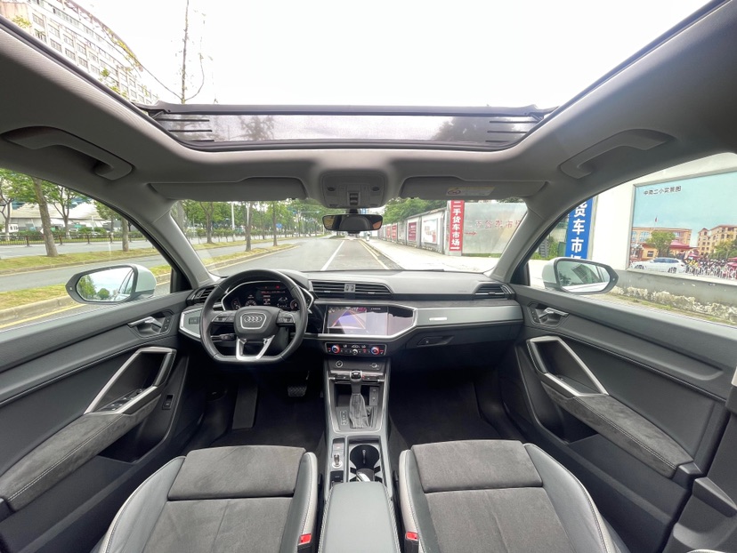Audi Q3 2022 car image #7