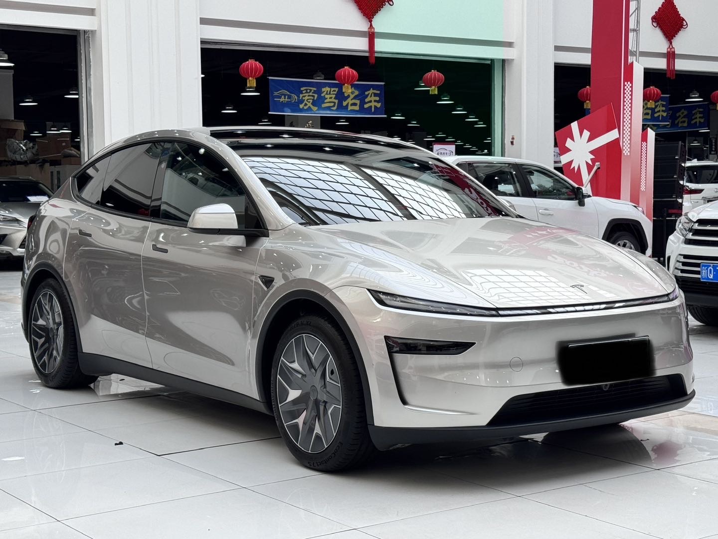 Tesla Model Y L 2026 #3 Tesla Model Y L 2026 car image #3