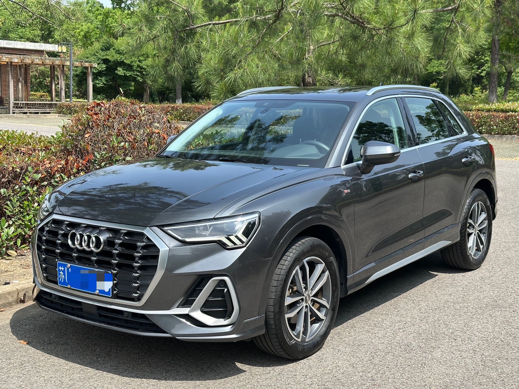 Audi Q3 2021 car image 
