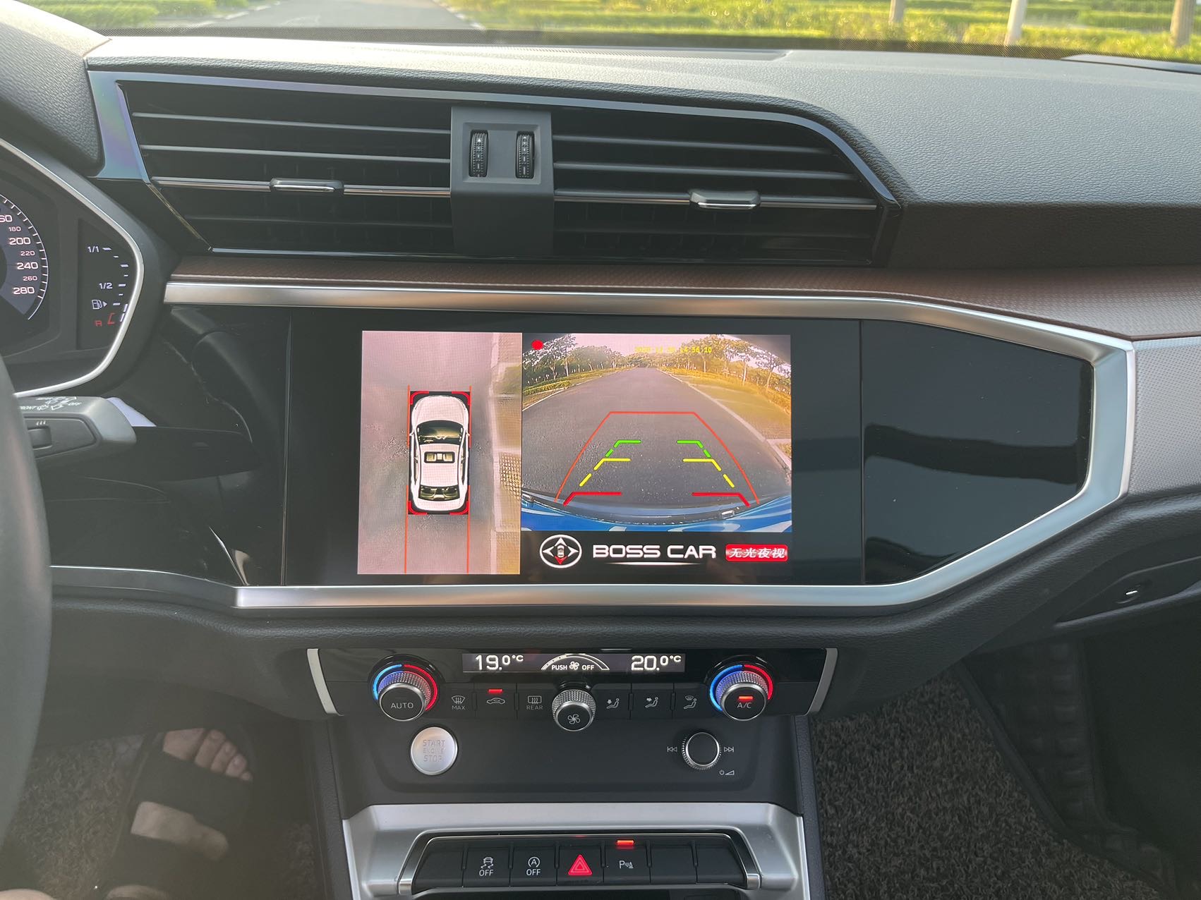 Audi Q3 2019 car image #15