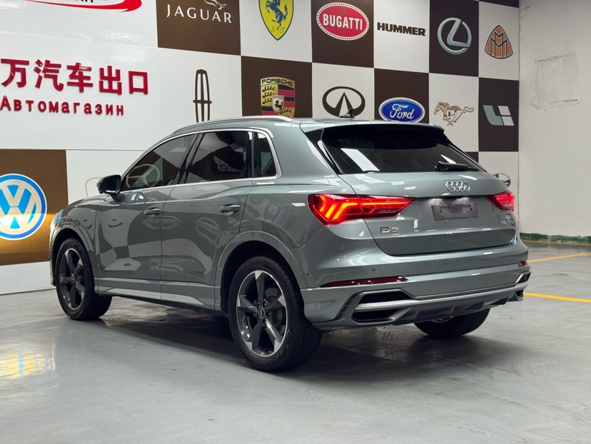 Audi Q3 2022 car image #4