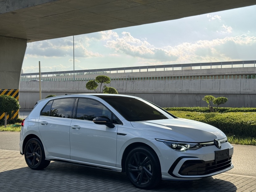 Volkswagen Golf 2024 car image #3
