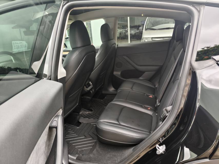 Tesla Model Y 2023 #5 Tesla Model Y 2023 car image #5