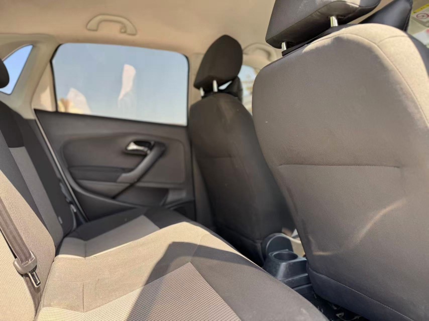 Volkswagen Polo 2015 car image #6