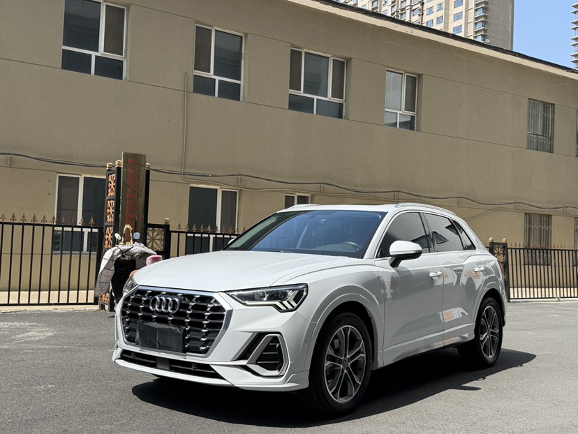 Audi Q3 2021 car image 