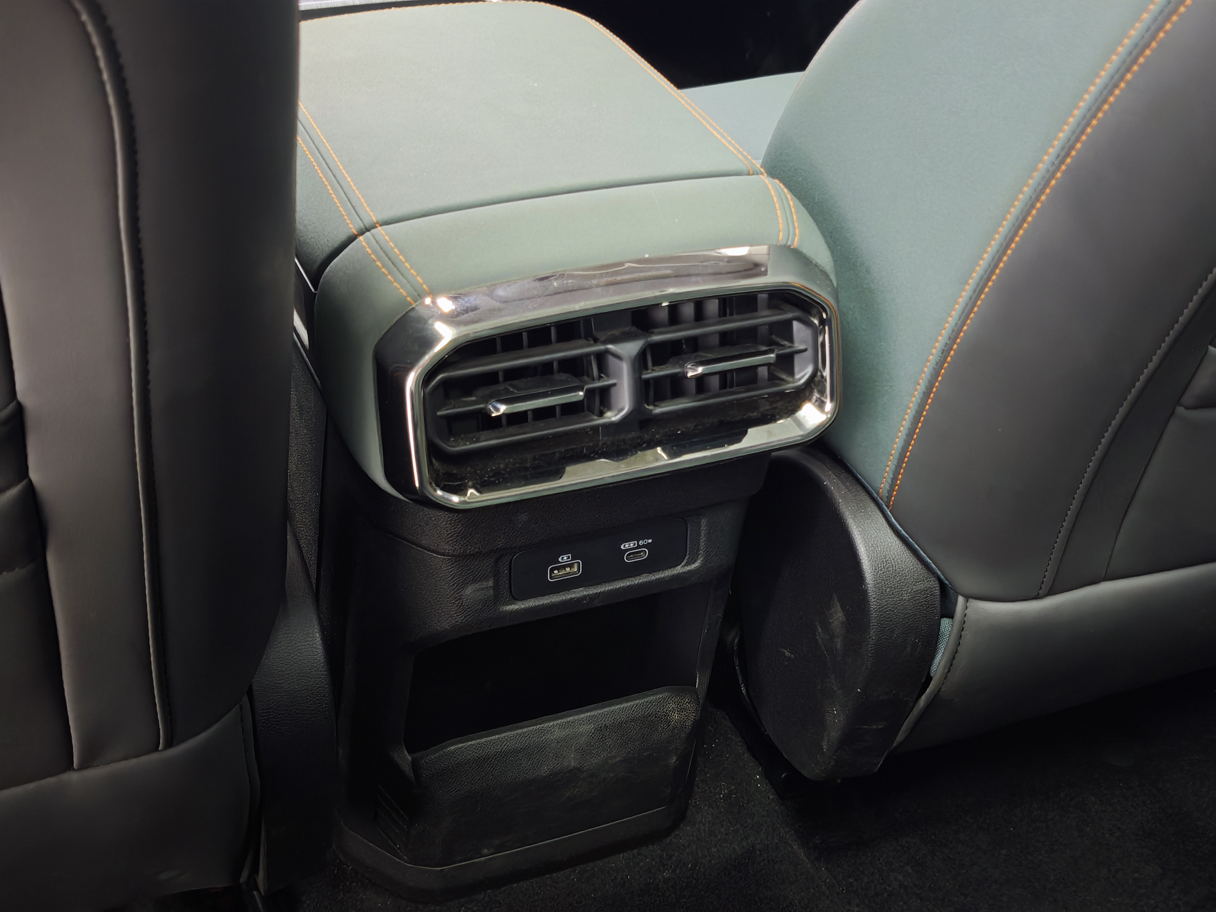 Jetour Traveller 2023 car image #9