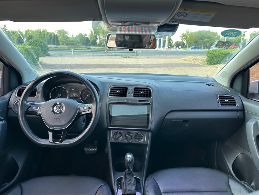 Volkswagen Polo 2017 car image #9
