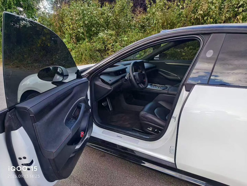 MI SU7 2025 immagine di auto #3