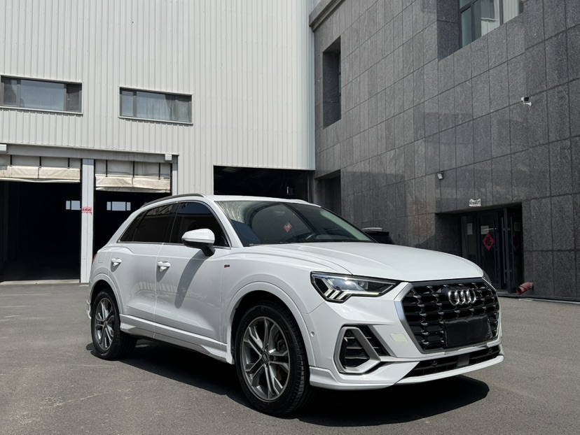 Audi Q3 2021 car image #3