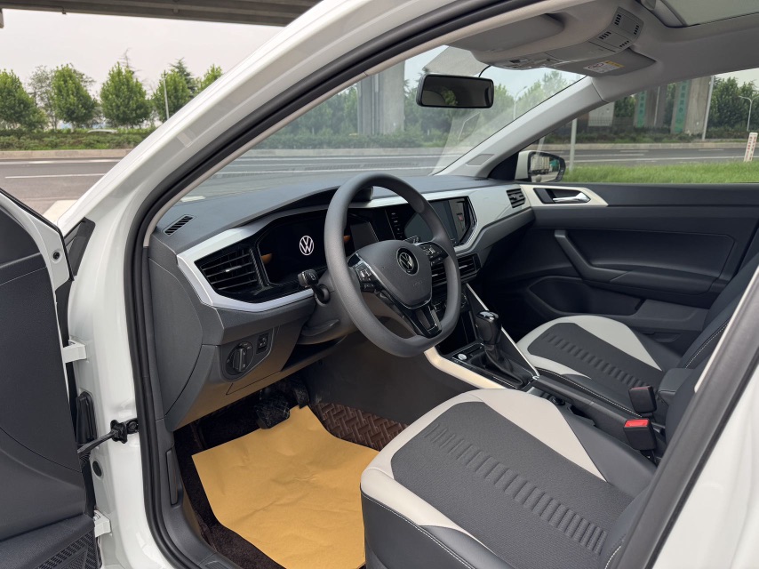 Volkswagen Polo 2022 car image #7