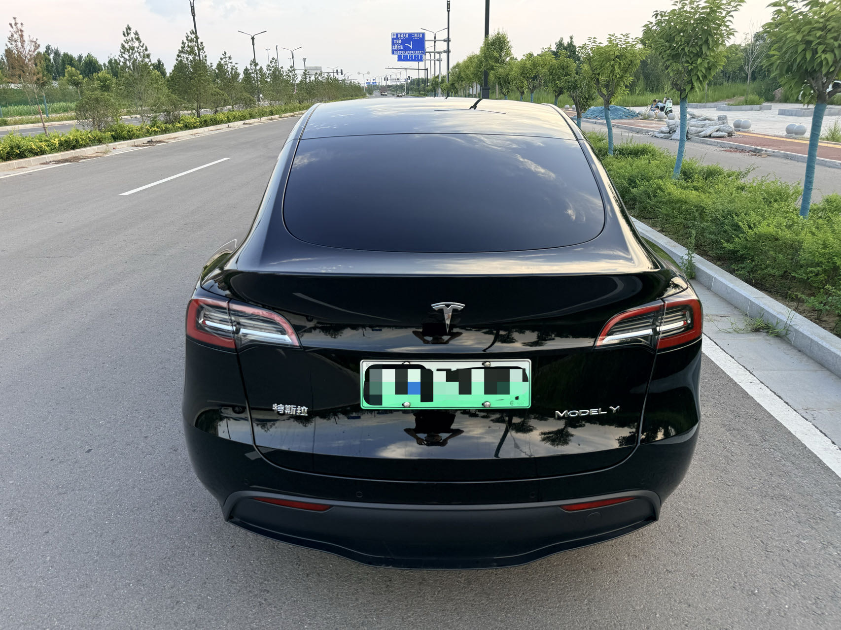 Tesla Model Y 2023 #8 Tesla Model Y 2023 car image #8