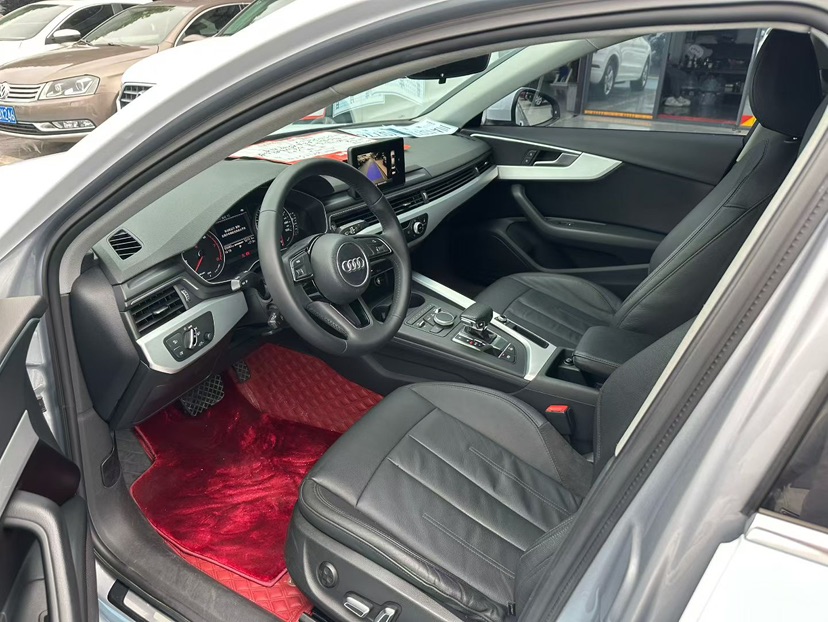 Audi Q3 2017 car image #2
