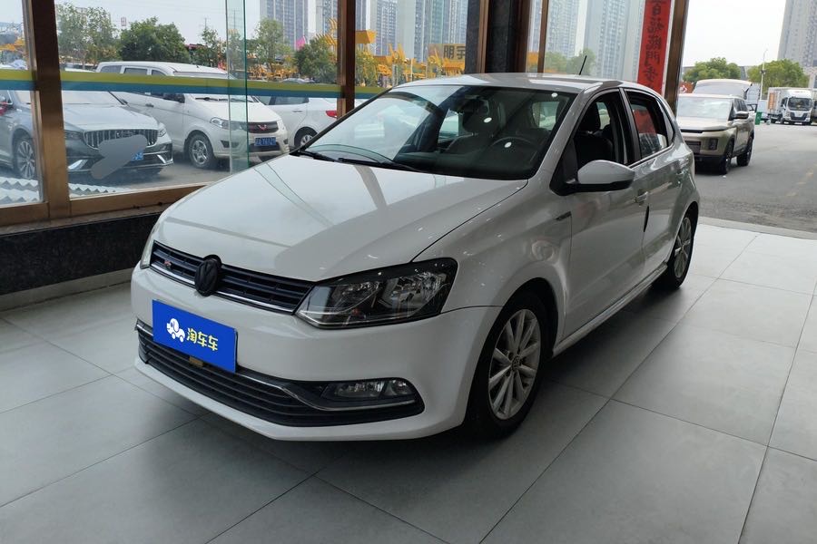 Volkswagen Polo 2015 car image 