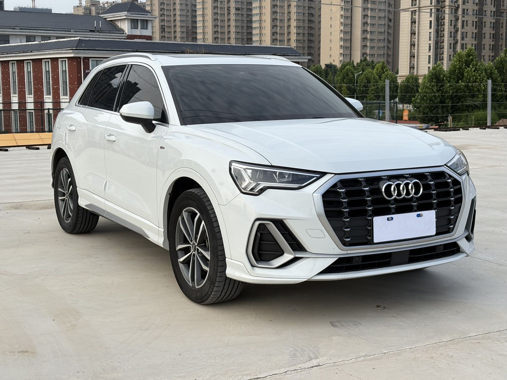 Audi Q3 2022 car image #3