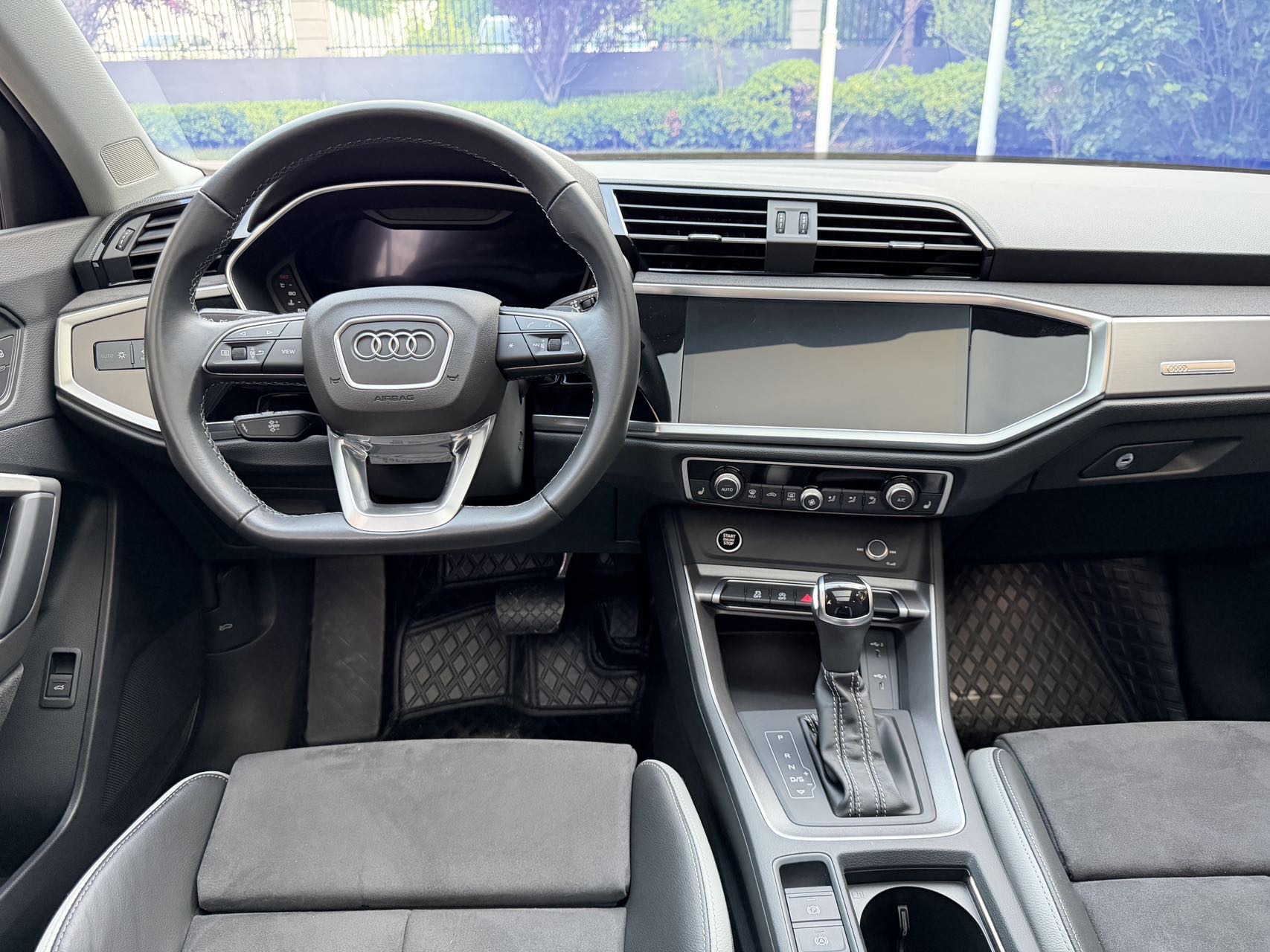 Audi Q3 2023 car image #6