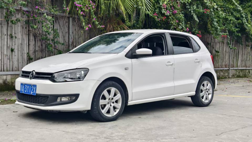 Volkswagen Polo 2014 Volkswagen Polo 2014 car image