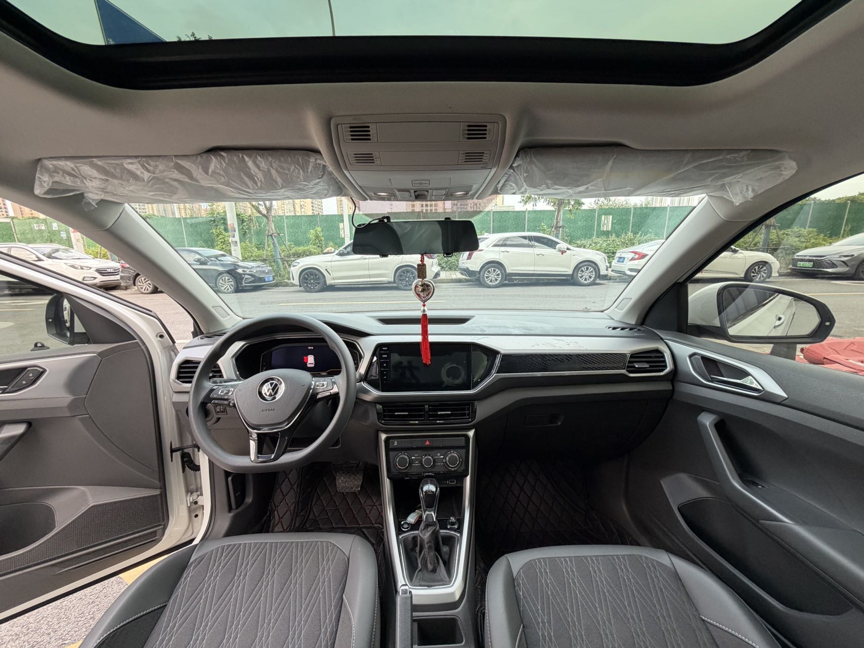 Volkswagen T-Cross 2022 car image #6