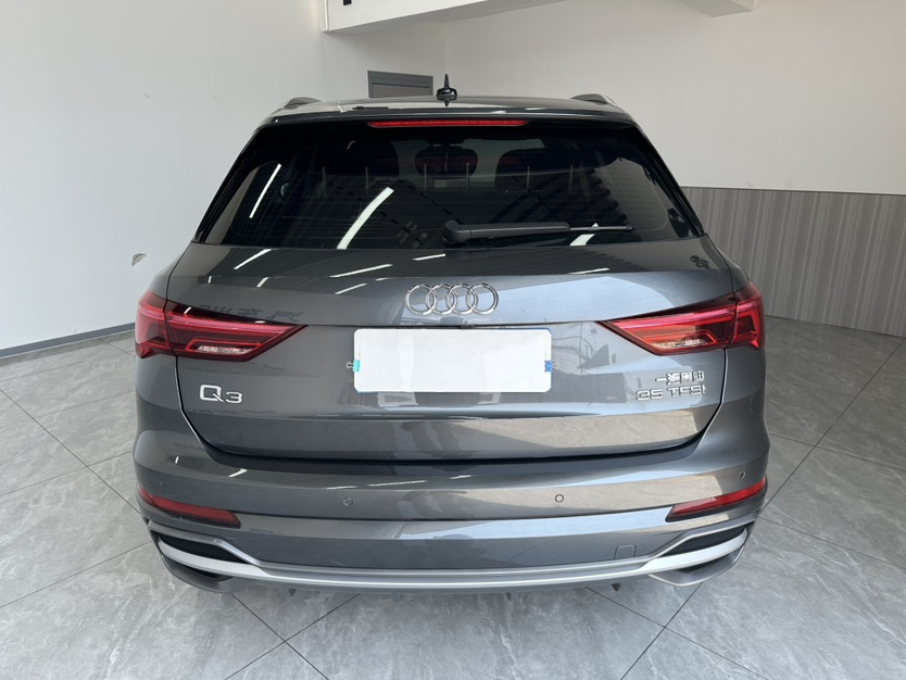 Audi Q3 2023 car image #5