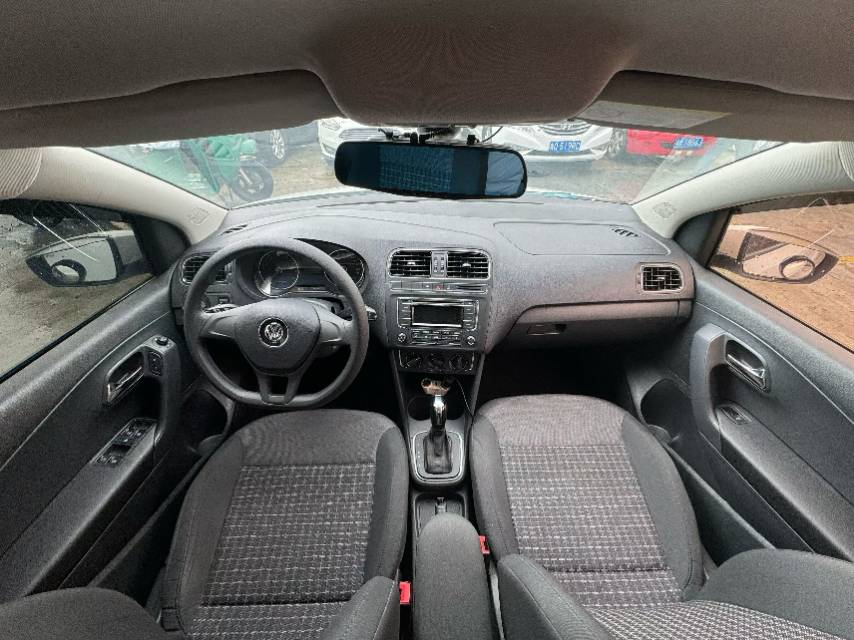 Volkswagen Polo 2015 car image #5