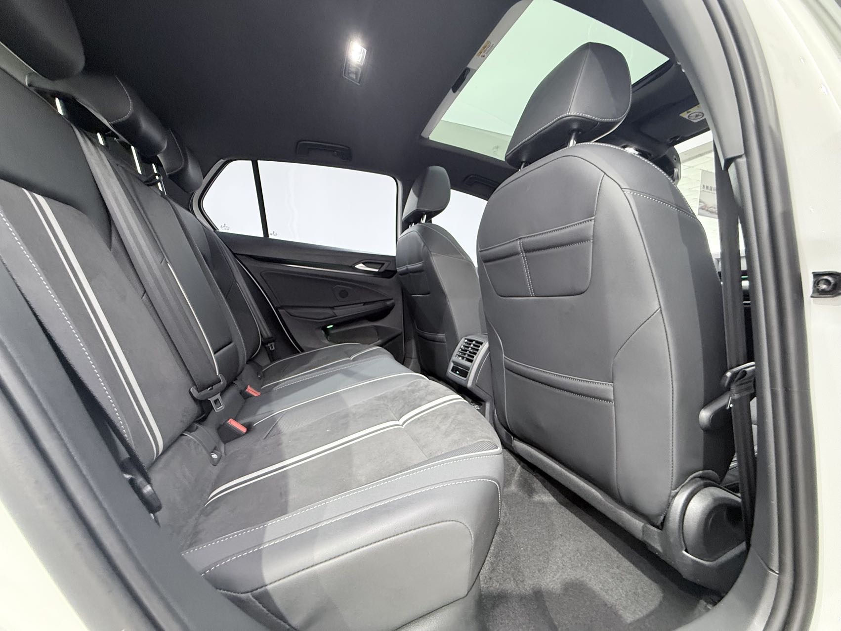Volkswagen Golf 2022 car image #8