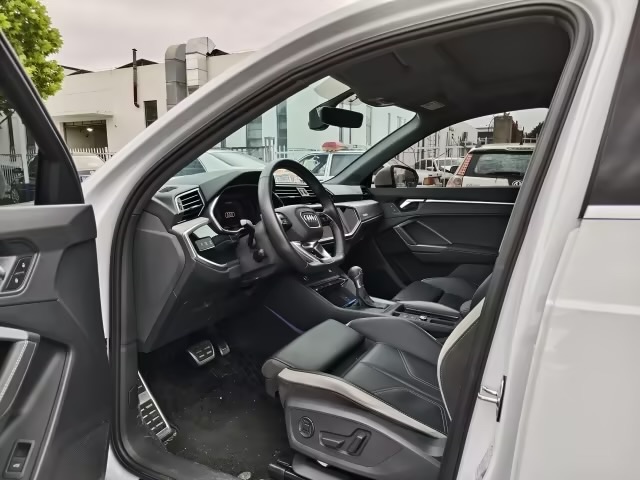 Audi Q3 2024 car image #3
