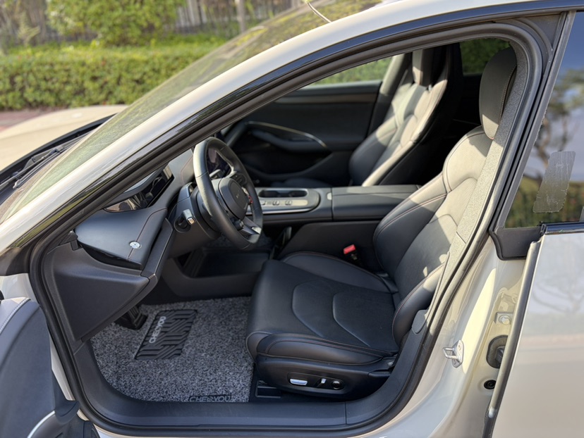 MI SU7 2024 immagine di auto #7