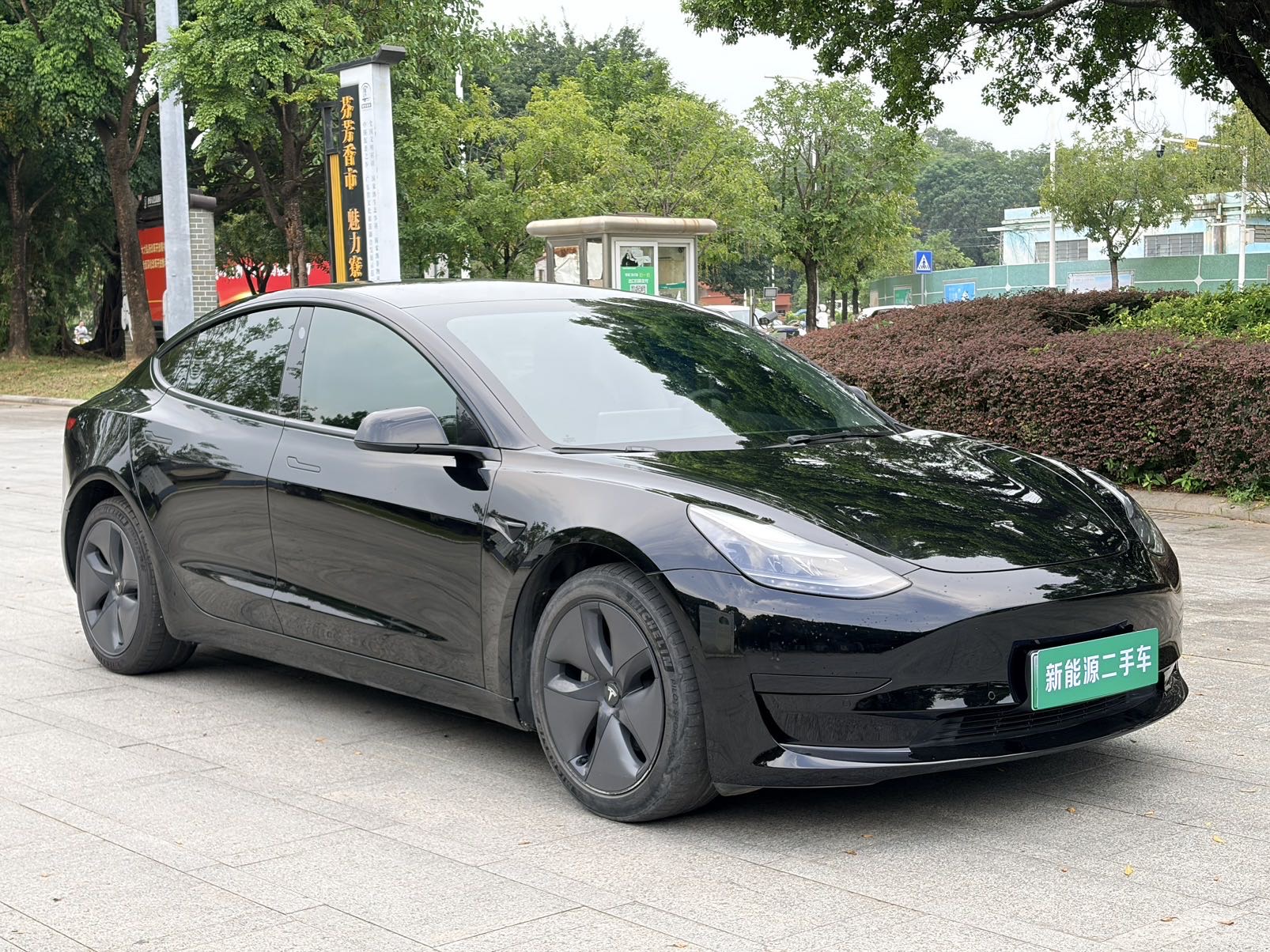 Tesla Model 3 2022 car image #3
