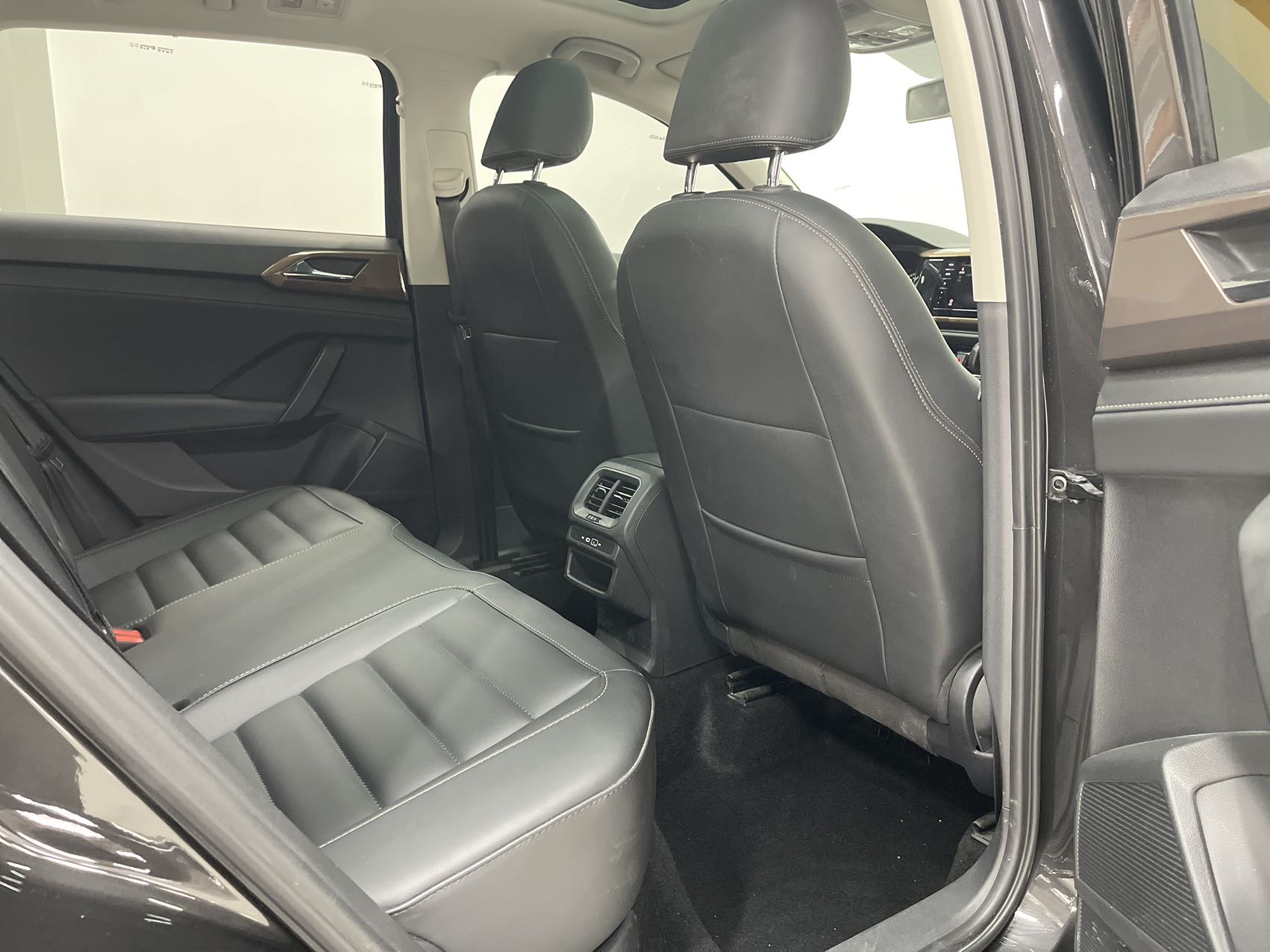 Volkswagen Tharu 2022 car image #8